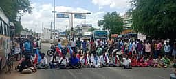 நில ஆக்கிரமிப்பு விவகாரம்: சேவூரில் விசிகவினா் சாலை மறியல்