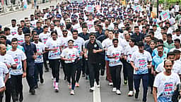 இந்தியாவில் மாரத்தான் ஓடிய ஒரே முதல்வர் விஜய் மட்டும்தானா?