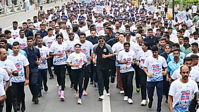 இந்தியாவில் மாரத்தான் ஓடிய ஒரே முதல்வர் விஜய் மட்டும்தானா? 