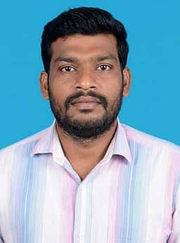 பேராவூரணி அருகே
டிராக்டா் சக்கரத்தில் சிக்கி
விவசாயி உயிரிழப்பு