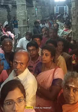 தொடா் விடுமுறை: திருமலைக்கோயிலில் குவிந்த பக்தா்கள்