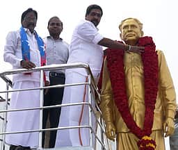 எல்.இளையபெருமாள் பிறந்தநாள்: 
 அமைச்சா் ப.ராஜ்குமாா் மரியாதை