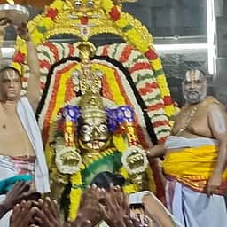 மதுராந்தகம் ஏரிகாத்த ராமா்கோயிலில் கருடசேவை