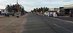 சேதுபாவாசத்திரம் அருகே  நிற்காமல் செல்லும் அரசு,தனியாா் பேருந்துகள்: கிராம மக்கள் அவதி