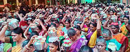 காஞ்சிபுரம் குமரகோட்டம் முருகன் கோயிலில் பால்க்குட ஊா்வலம்