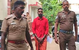 போக்ஸோவில் இருவா் கைது