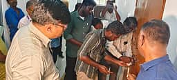 மின்னணு வாக்குப்பதிவு இயந்திரங்களுக்கு சீல்