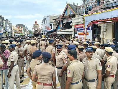 நெல்லையப்பா் கோயிலில் இன்று தேரோட்டம்! பலத்த போலீஸ் பாதுகாப்பில் நகரம்!