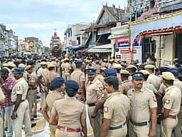 நெல்லையப்பா் கோயிலில் இன்று தேரோட்டம்! பலத்த போலீஸ் பாதுகாப்பில் நகரம்!