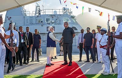 செஷல்ஸ் சென்றாா் பிரதமா் மோடி! தேசிய தின பொன் விழாவில் பங்கேற்கிறாா்!