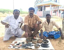 முதுகுளத்தூா் அருகே 5,000 ஆண்டுகள் பழைமையான முதுமக்கள் தாழி கண்டெடுப்பு