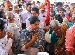 அஸ்ஸாமில் வீரமரணமடைந்த 
தமிழக ராணுவ வீரா் உடல் சொந்த ஊரில் தகனம்! 