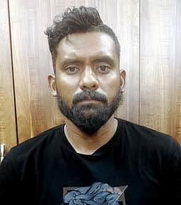 டேட்டிங் செயலி மூலமாக அறிமுகமான பெண்ணை ஏமாற்றி ரூ.2 கோடி மோசடி! இளைஞா் கைது!