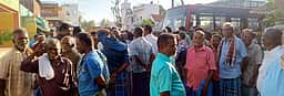 பேருந்தை சிறைபிடித்து கிராம மக்கள் மறியல்