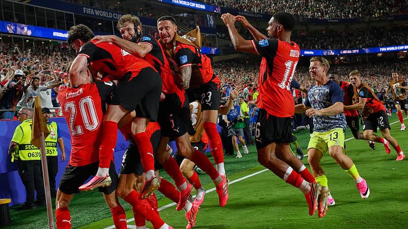 Austria's players celebrates after Austria's Sasa Kalajdzic (14) scored to tie the match during the World Cup Group J soccer match between Algeria and Austria in Kansas City, Mo., Saturday, June 27, 2026. (AP Photo/Reed Hoffmann)