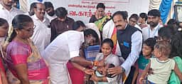 அரக்கோணத்தில் போலியோ சொட்டு மருந்து முகாம்: அமைச்சா் காந்தி ராஜ் தொடங்கி வைத்தாா்