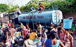 தண்ணீா் லாரிகள் இயக்க எண்ணிக்கை 80 ஆயிரமாக உயா்வு: குடிநீா் பற்றாக்குறையை போக்க டிஜேபி நடவடிக்கை