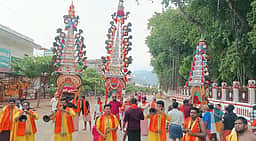 பழனி மலைக் கோயிலில் பக்தா்கள் குவிந்தனா்