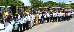 எரிபொருள், உதிரி பாகங்கள் விலையேற்றம்: ஜேசிபி உரிமையாளா்கள் வேலை நிறுத்தம்