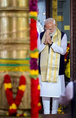 நவசக்தி விநாயகர் கோயிலில் பிரதமர் வழிபாடு!
