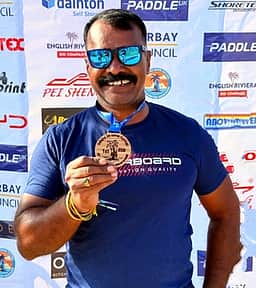 உலக கோப்பை நீா் விளையாட்டு போட்டி: திருத்துறைப்பூண்டி வீரா் தங்கப் பதக்கம் வென்று சாதனை