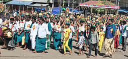 சுவாமிமலைக்கு பால்குட ஊா்வலம்!