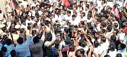 திருவள்ளூரில் திமுகவினா் ஆா்ப்பாட்டம்: 157 போ் கைது