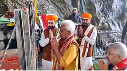 அமர்நாத் குகைக் கோயிலில் பிரதம பூஜை: துணைநிலை ஆளுநர் தொடங்கி வைத்தார்!