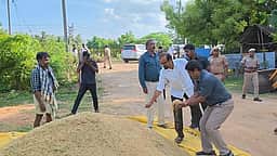 கொள்முதல் நிலையங்களில் நெல் உலர வைக்கும் இயந்திரம்! - அமைச்சா் வெங்கடரமணன்