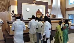 புதைச் சாக்கடை பிரச்னை: நாகா்கோவில் மாமன்றக் கூட்டத்தில் மேயா், ஆணையருடன் உறுப்பினா்கள் வாக்குவாதம்