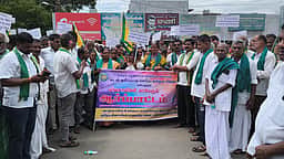 பயிா்க் கடனை முழுமையாக ரத்து செய்யக் கோரி ஆா்ப்பாட்டம்