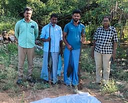நாட்டுத் துப்பாக்கி வைத்திருந்த இருவா் கைது