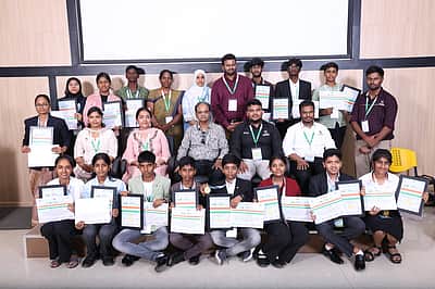இளம் இந்தியா்கள் நாடாளுமன்ற நிகழ்வு: சிறந்த மாணவா்களுக்கு விருது