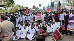 அரியலூரில் திமுகவினா் போராட்டம்: 142 போ் கைது