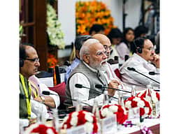 சீா்திருத்தங்கள், தற்சாா்பு நடவடிக்கைகள்: மத்திய செயலா்களுடன் பிரதமா் ஆலோசனை