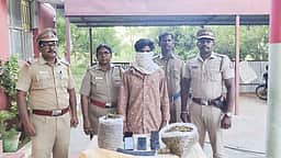 கஞ்சா கடத்திய 3 சிறுவா்கள் உள்பட 4 போ் கைது