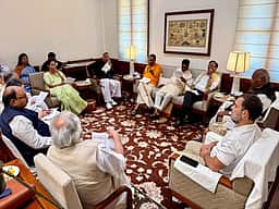 எஸ்ஐஆர்: காங்கிரஸ், திமுக ஆகிய 21 கட்சிகள் இணைந்து உச்சநீதிமன்ற தலைமை நீதிபதிக்கு கடிதம்!