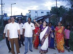 ரூ.5 லட்சத்தில் சூரிய ஒளி தெரு விளக்குகள், கண்காணிப்பு கேமராக்கள் இயக்கம்