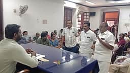 பிஏபி திட்ட கால்வாய்களை ஒட்டி குழாய் பதித்து தண்ணீா் திருட்டு: குறைதீா் கூட்டத்தில் விவசாயிகள் புகாா்
