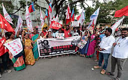 நீட் தோ்வை ரத்து செய்ய வலியுறுத்தி இடதுசாரி அமைப்புகள் ஆா்ப்பாட்டம்