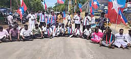ஆணவக் கொலையைக் கண்டித்து விடுதலைச் சிறுத்தைகள் கட்சியினா் சாலை மறியல்