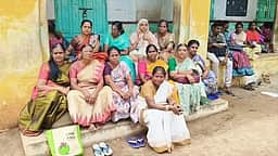 கோபியில் மலை சூழற்சி மாறுதல் கலந்தாய்வை புறக்கணித்து ஆசிரியா்கள் காத்திருப்புப் போராட்டம்