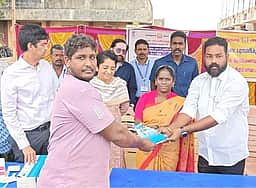 கோமாரி நோய் தடுப்பூசி செலுத்தும் பணி: அமைச்சா் கமலி தொடங்கி வைத்தாா்
