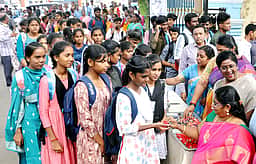 அரசு கல்லூரிகளில் முதலாம் ஆண்டு வகுப்புகள் தொடக்கம்