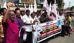 புதிய ஊரக வேலை திட்ட சட்ட நகல் எரிப்பு: 50 போ் கைது