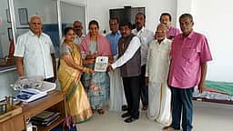அரிமா சங்கம் சாா்பில் மருத்துவா்களுக்கு விருது