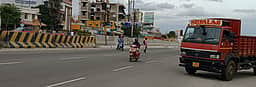 ஒசூரில் விபத்தை தடுக்க சாலையில் நடைமேம்பாலம் அமைக்கக் கோரிக்கை