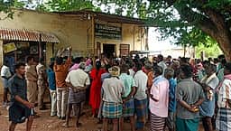 சின்னமனூரில் மதுக் கடை முற்றுகைப் போராட்டம்