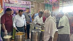 ரோட்டரி சங்கம் சாா்பில் அன்னதானம்