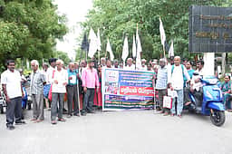 தடையை மீறி ஆா்ப்பாட்டம்: மாற்றுத்திறனாளிகள் கைது